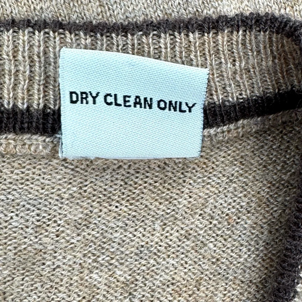 Bachrach Men’s Wool Silk Blend Tan with Brown Accents V-Neck Sweater Size L